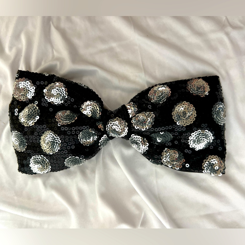 DISNEY PARKS Minnie Mouse Black & Silver Sequin Polka Dot Clip-on Bow